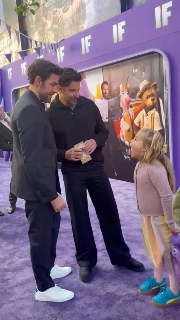 Брэдли Купер с дочерью, на премьере фильма «If»