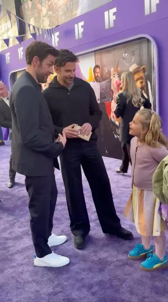 Брэдли Купер с дочерью, на премьере фильма «If»