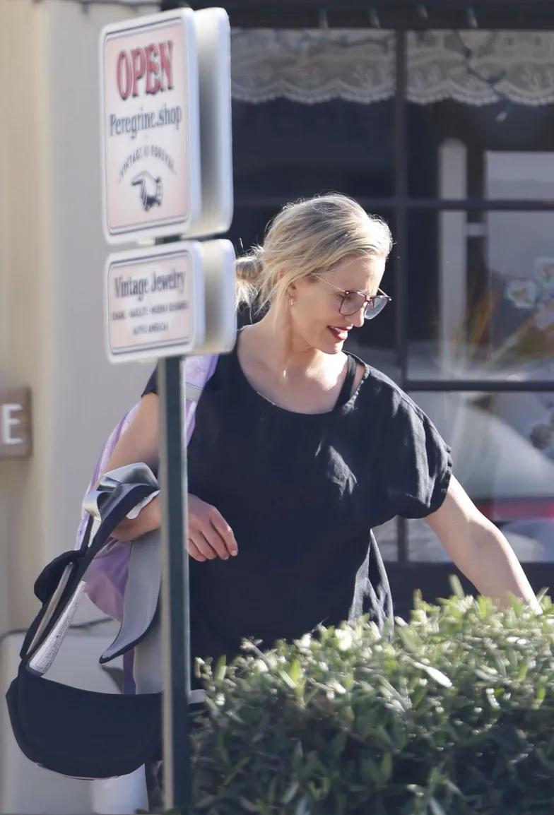 Кэмерон Диаз с детьми и любимым на прогулке