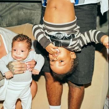 В Интернете появились фото и видео Рианны с детьми. Это очень редкое зрелище