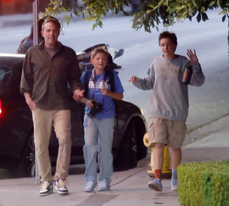 Бен Аффлек с детьми