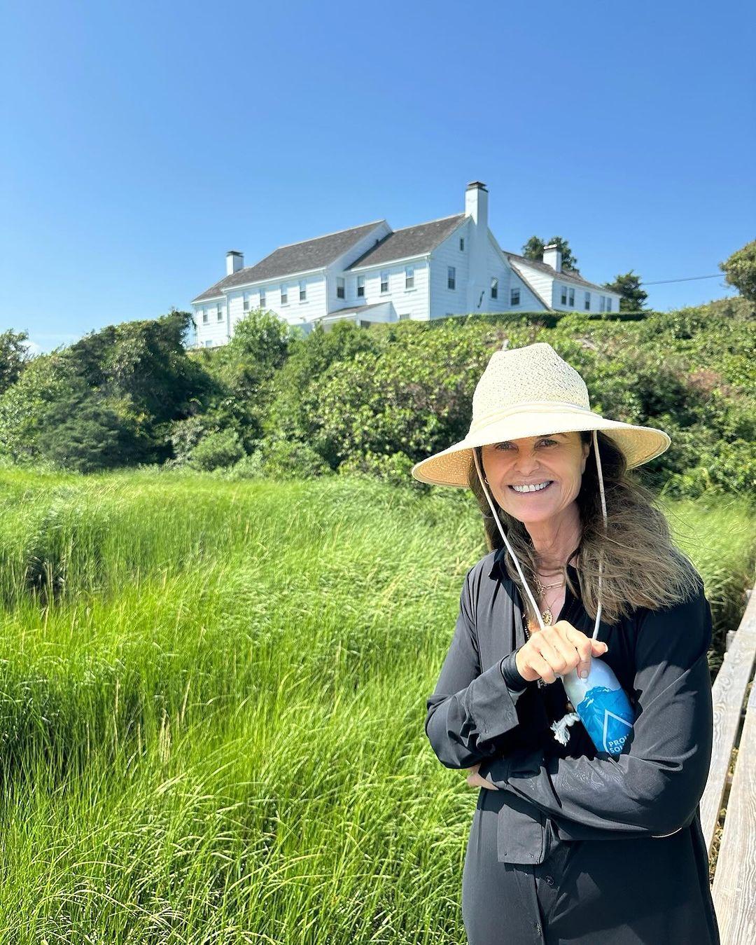 Беременная дочь Арнольда Шварценеггера со своей матерью