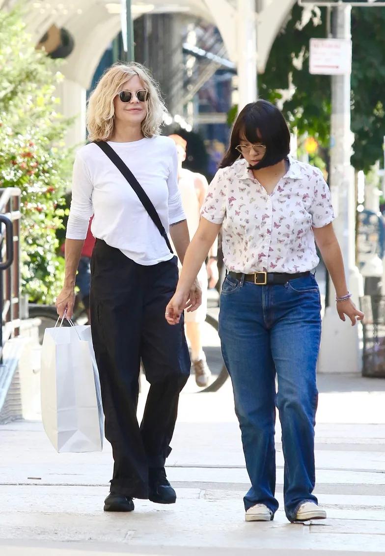 Мэг Райан с приемной дочерью