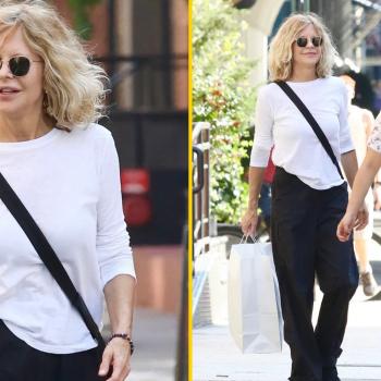 Мэг Райан с приемной дочерью в городе