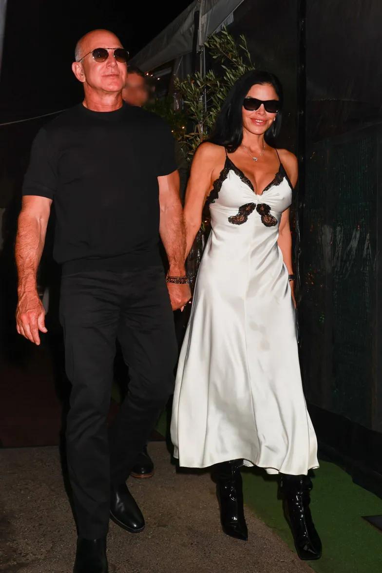 Лорен Санчес в платье-комбинации на свидание