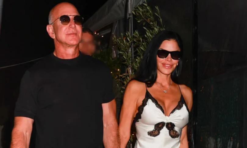 Лорен Санчес в платье-комбинации на свидание