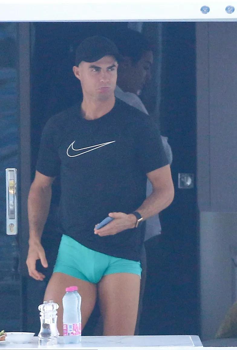 Джорджина Родригес отдых на роскошной яхте