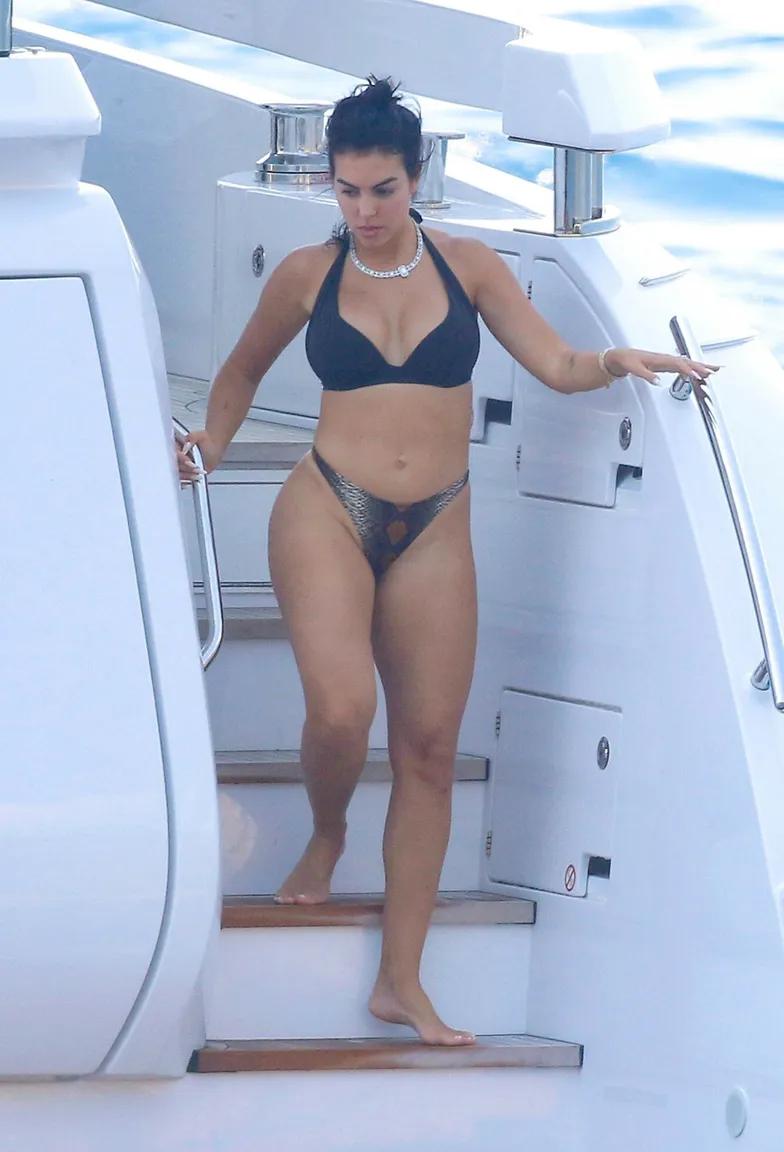 Джорджина Родригес отдых на роскошной яхте