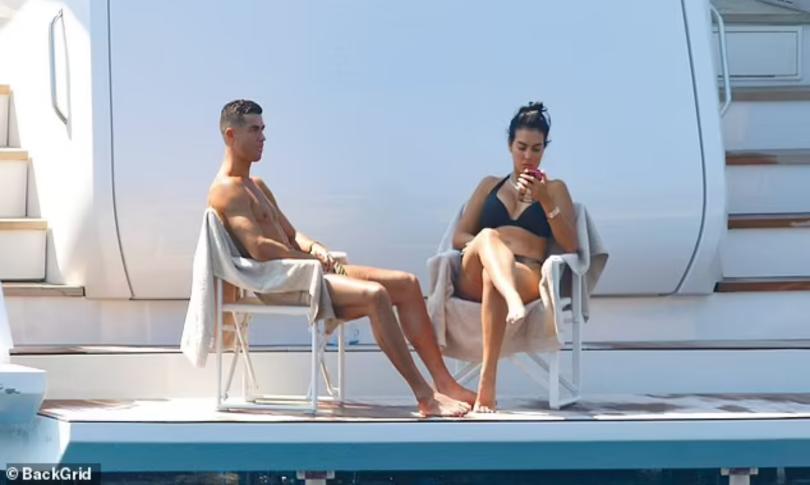 Джорджина Родригес отдых на роскошной яхте