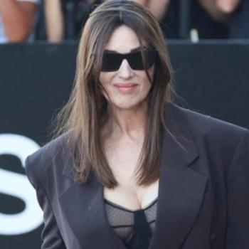 60-летняя Моника Белуччи демонстрирует свой бюстгальтер на кинофестивале