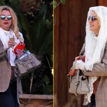 На фоне сохраняющихся опасений по поводу ее недавнего непредсказуемого поведения Бритни Спирс была замечена в Лос-Анджелесе с бокалом шампанского в руках