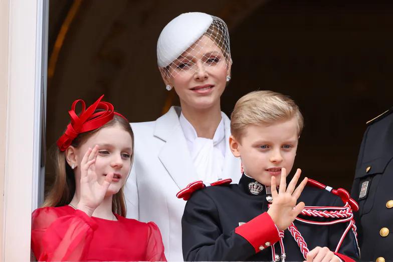 Принцесса Шарлин с улыбкой на лице Принцесса Шарлин с улыбкой на лице