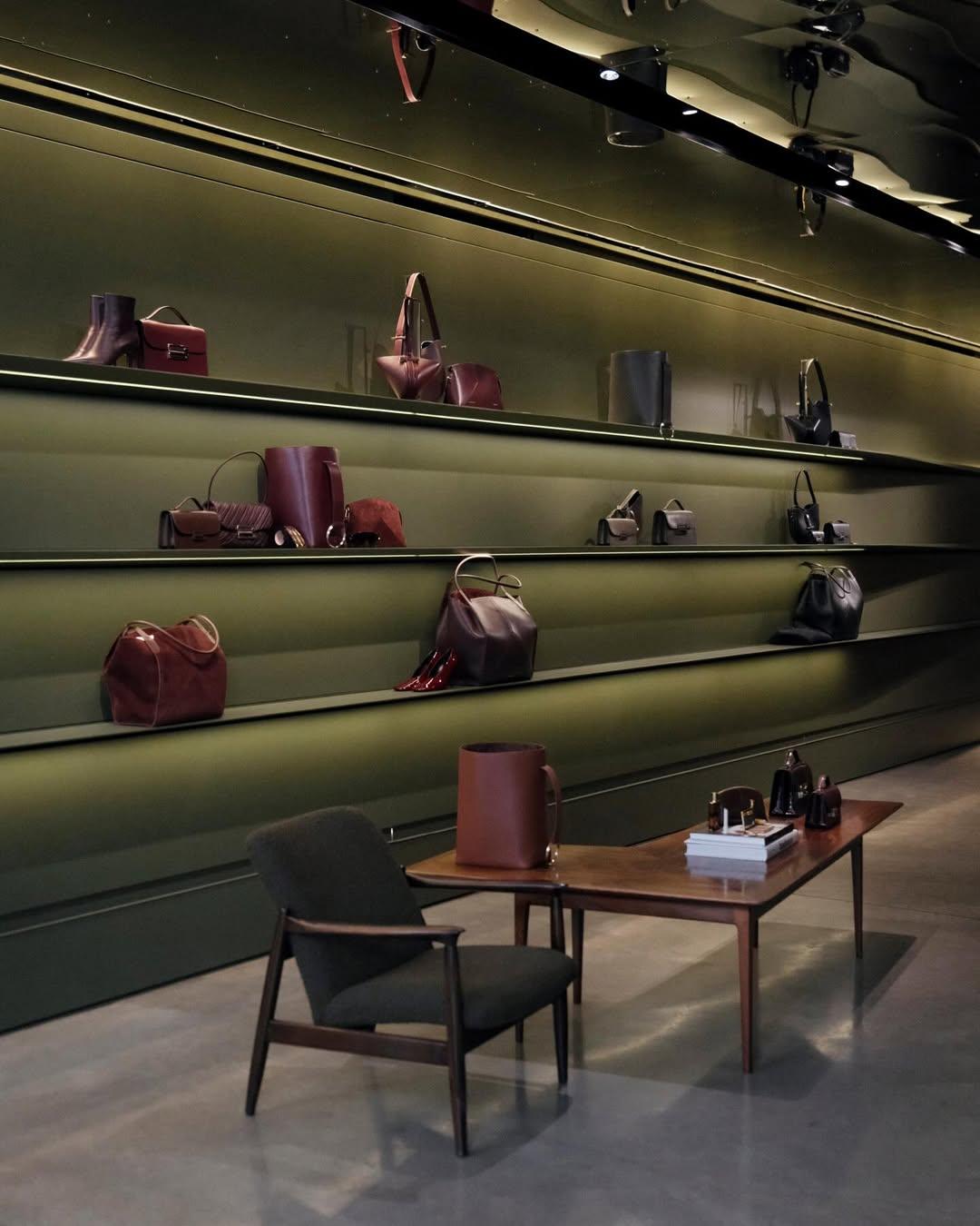 Виктория Бекхэм рассматривает возможность продажи своего бренда Виктория Бекхэм рассматривает возможность продажи своего бренда