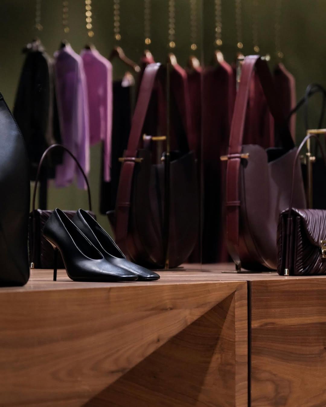 Виктория Бекхэм рассматривает возможность продажи своего бренда Виктория Бекхэм рассматривает возможность продажи своего бренда