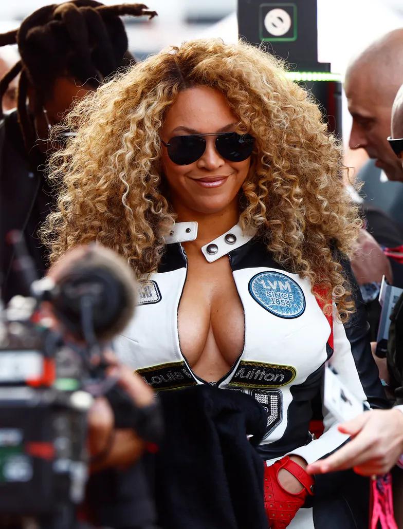 Бейонсе на Гран-при Формулы-1 в Лас-Вегасе Бейонсе на Гран-при Формулы-1 в Лас-Вегасе