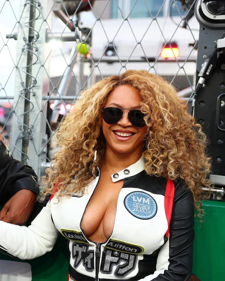 Бейонсе на Гран-при Формулы-1 в Лас-Вегасе Бейонсе на Гран-при Формулы-1 в Лас-Вегасе