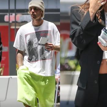 Хейли Бибер гордо идет рядом с Джастином и демонстрирует обнаженный беременный живот