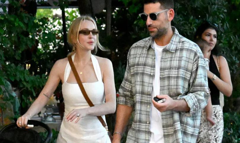 Линдси Лохан редко можно увидеть на семейной прогулке