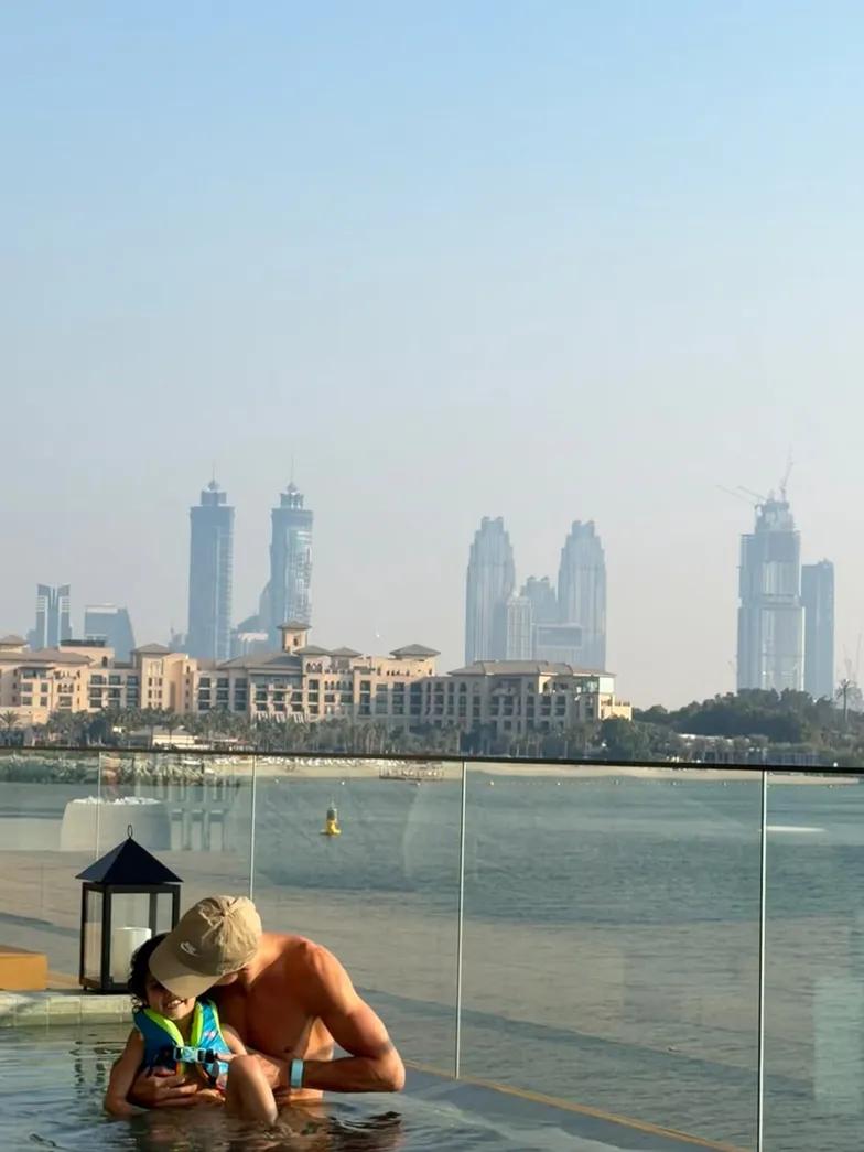 Джорджина Родригес представляет семейные фотографии и сумк Джорджина Родригес представляет семейные фотографии и сумк