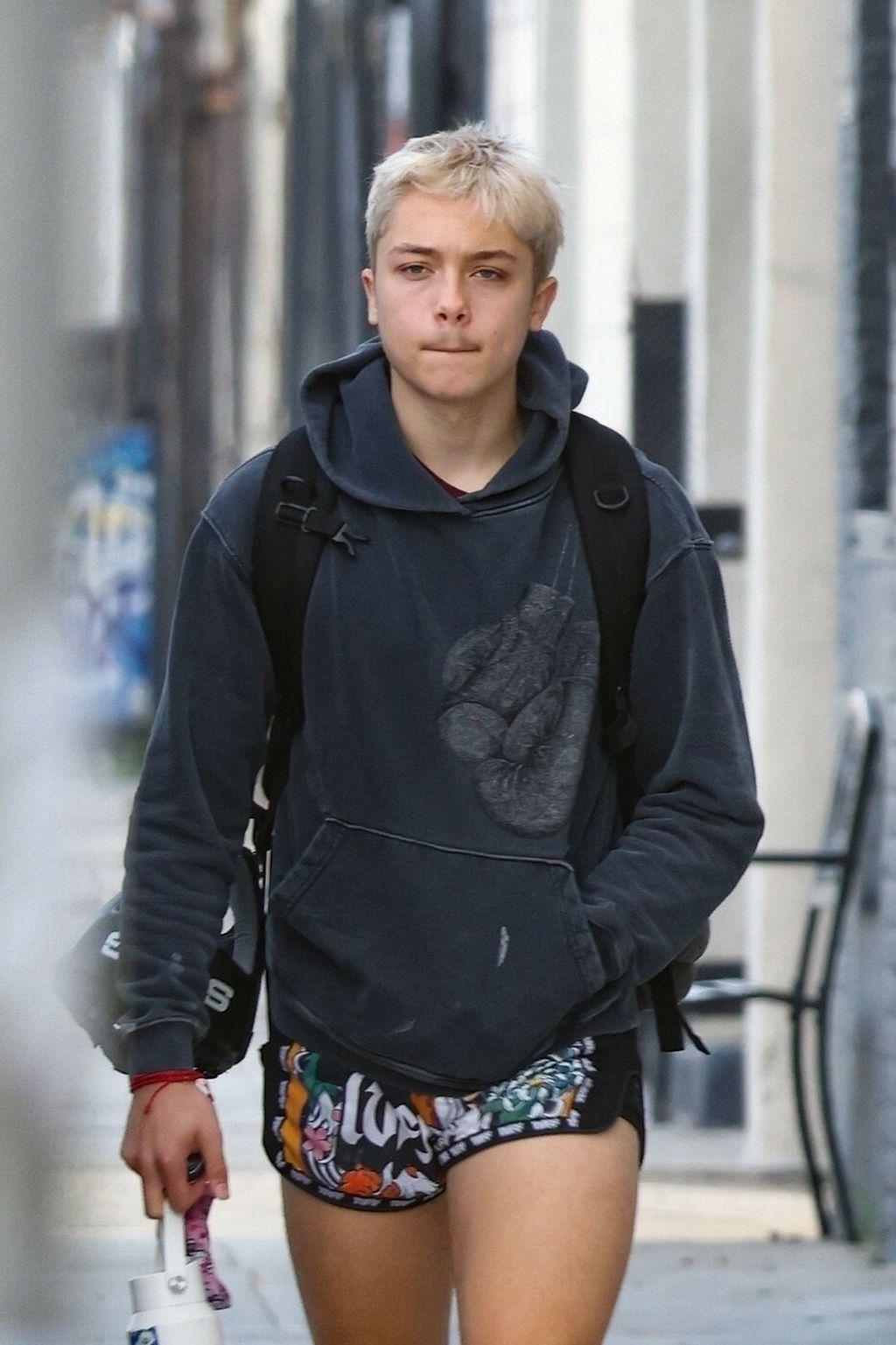 Нокс Джоли-Питт в шортах