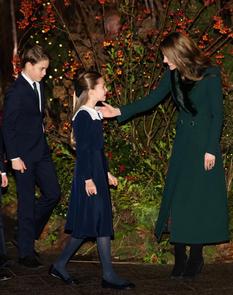 Герцогиня Кейт и принц Уильям с детьми