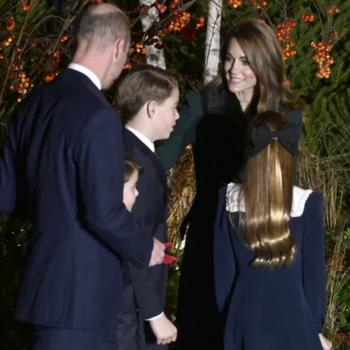 Пользователи интернета в восторге от очаровательных фотографий герцогини Кейт с детьми. Луи снова затмил всех. «Он так похож на свою маму»