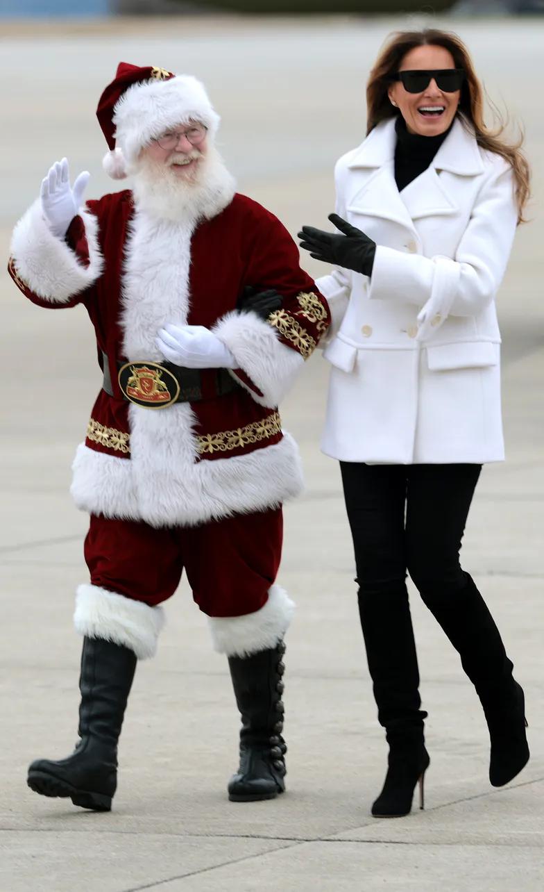 Мелания Трамп раздает подарки нуждающимся детям Мелания Трамп раздает подарки нуждающимся детям