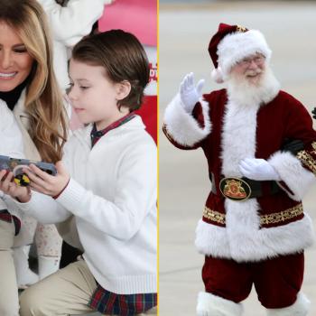 Элегантная Мелания Трамп раздает подарки нуждающимся детям вместе с Санта-Клаусом