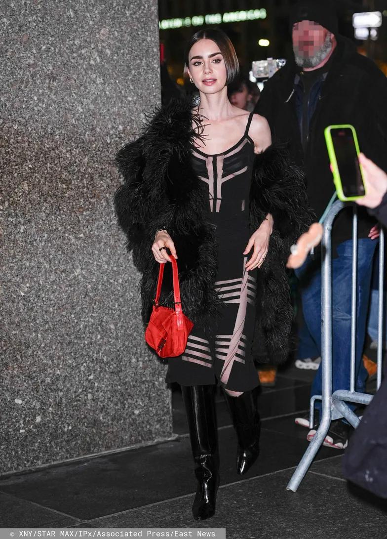 Лили Коллинз демонстрирует свою фигуру в прозрачном платье