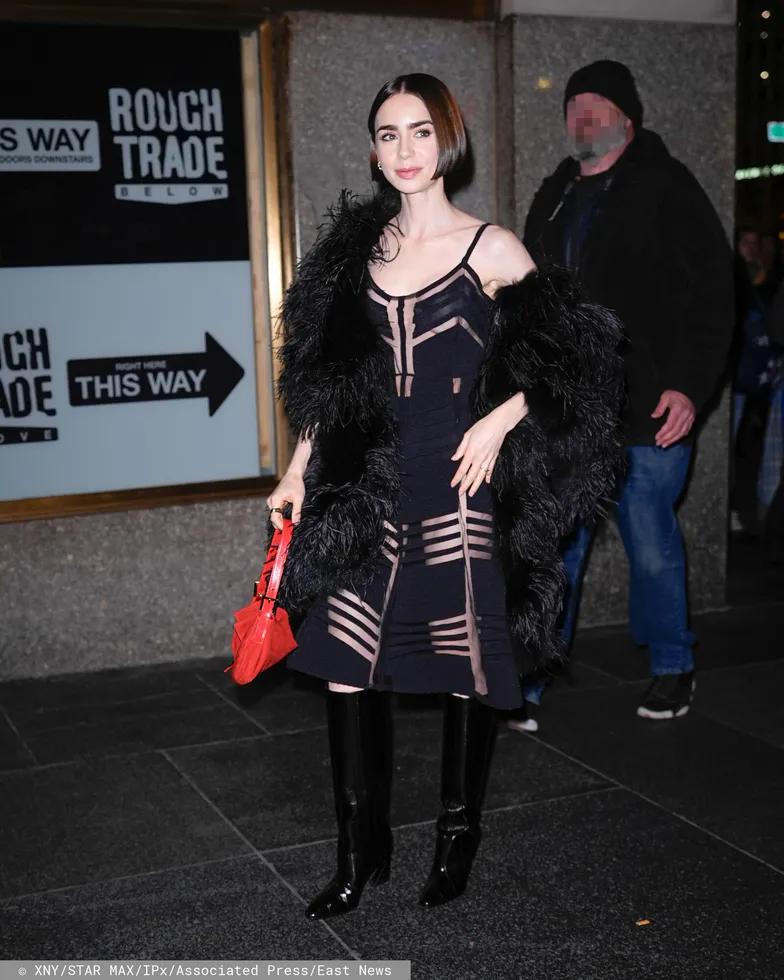 Лили Коллинз демонстрирует свою фигуру в прозрачном платье