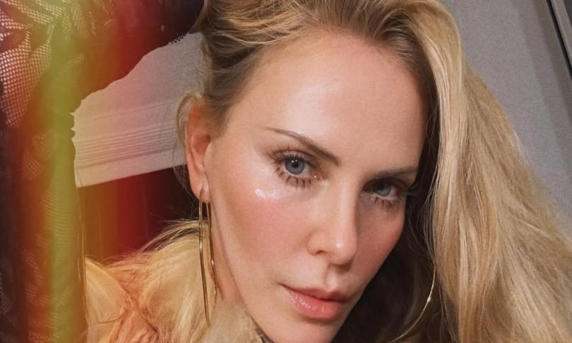 50-летняя Шарлиз Терон удивила всех своим изменившимся лицом