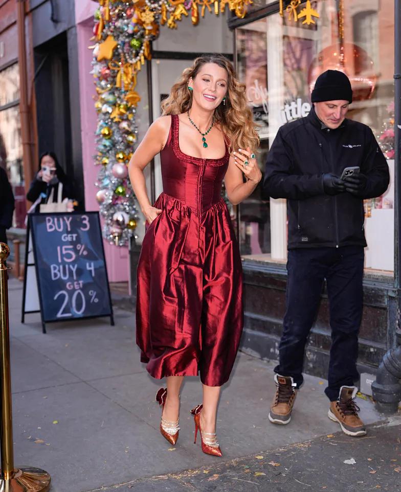 Блейк Лайвли рекламирует свой собственный бренд средств по уходу за волосами