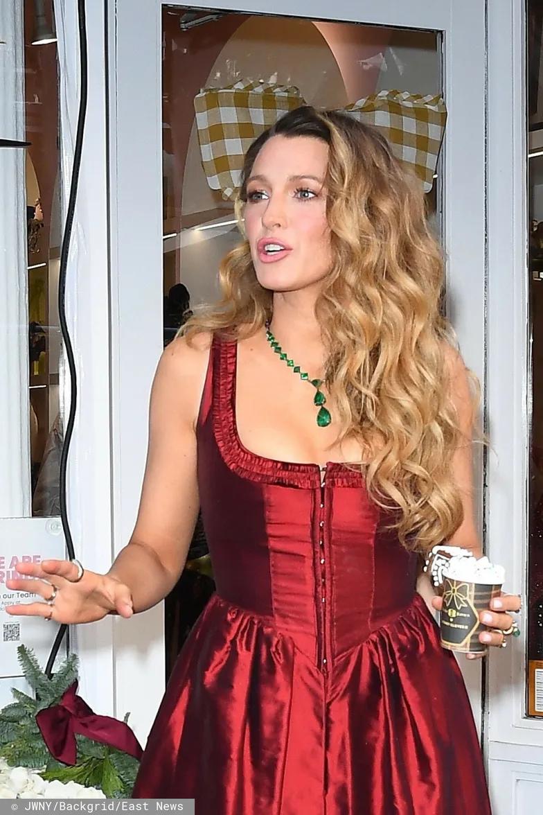 Блейк Лайвли рекламирует свой собственный бренд средств по уходу за волосами