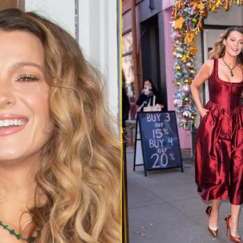 Блейк Лайвли в алом платье и с неизменной улыбкой рекламирует свой собственный бренд косметики для волос