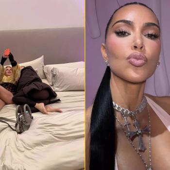 Ким Кардашьян объявляет о начале сезона селфи: классические надутые губы, соблазнительные позы в бикини и веселье с Бритни Спирс