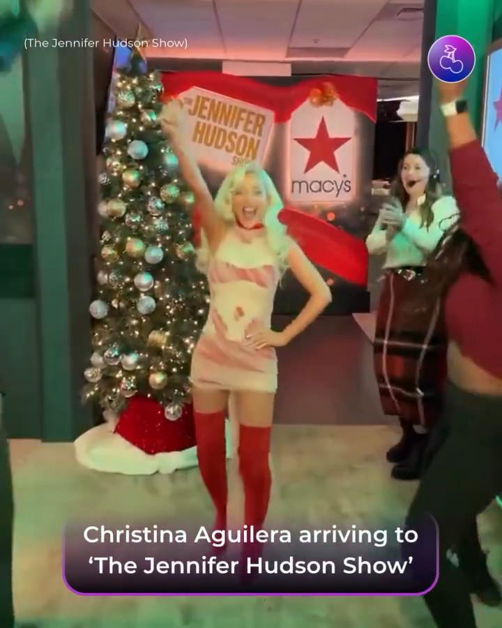 Кристина Агилера танцует перед тем, как войти в студию