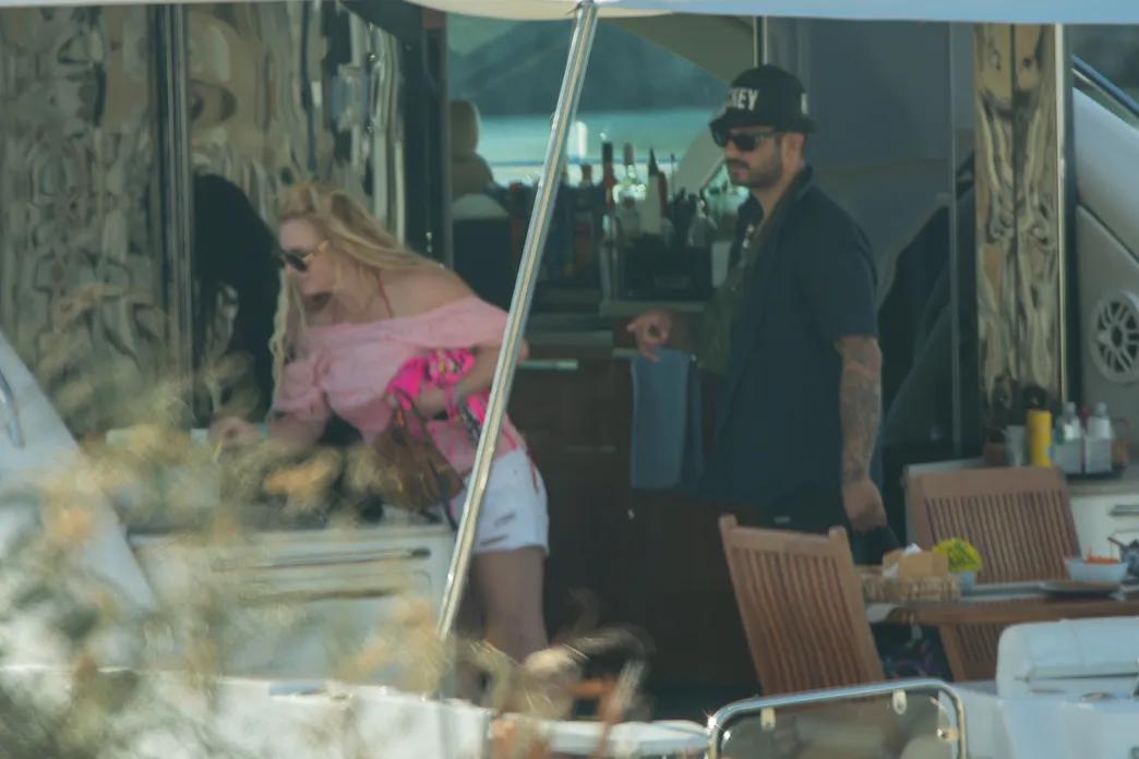 Бритни Спирс с новым парнем на яхте