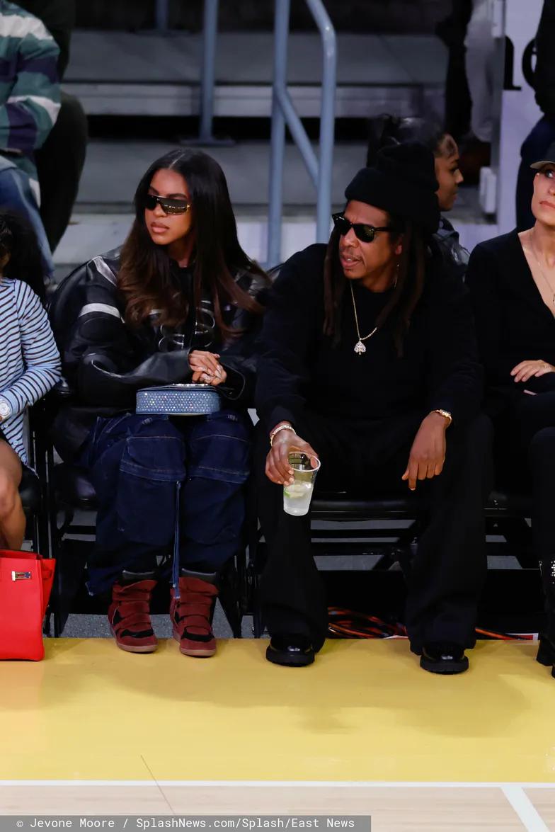 Джей Зи и Блю Айви Картер на матче НБА