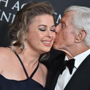 Дик Ван Дайк влюбился в гримершу, которая почти на ПОЛВЕКА моложе его. Вот как выглядит третья жена 100-летнего актера