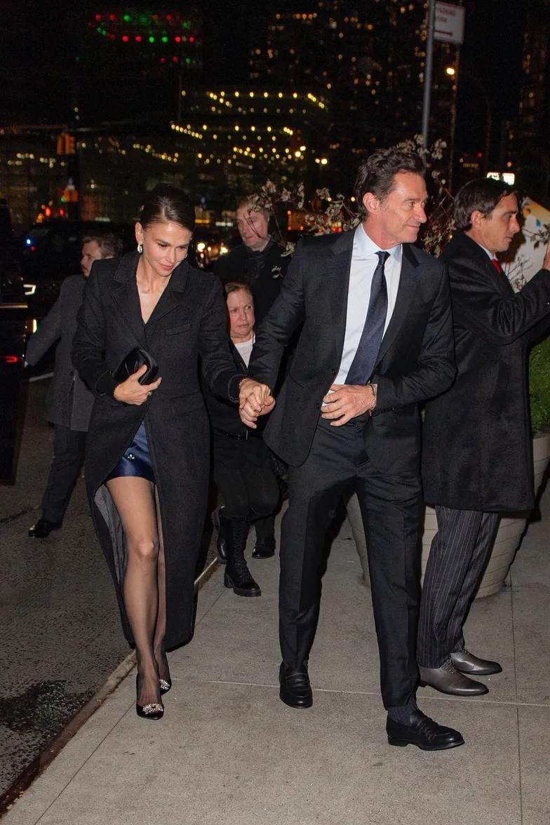 Хью Джекман “пойман” с Саттон Фостер