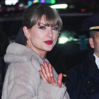 Тейлор Свифт пожертвовала почти 197 миллионов долларов на рождественскую премию для своих сотрудников