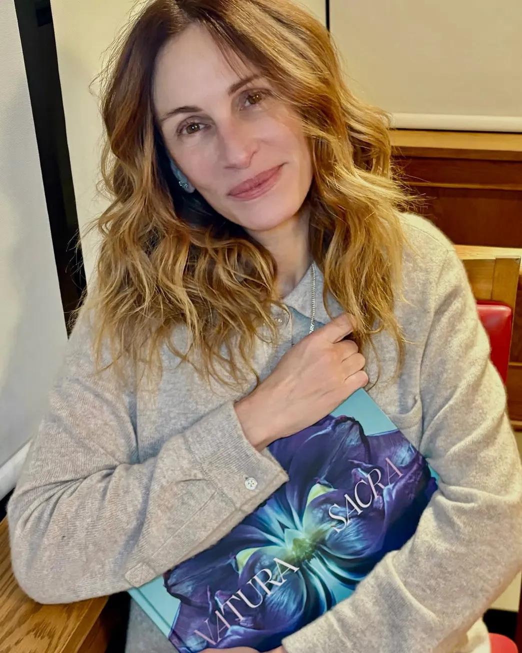 Джулия Робертс появилась без единого грамма макияжа Джулия Робертс появилась без единого грамма макияжа