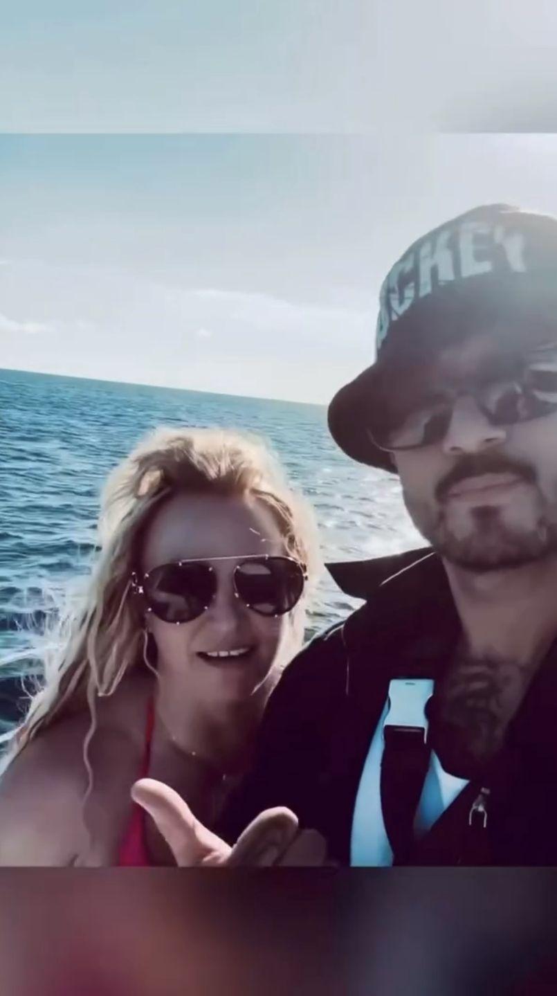 Бритни Спирс на яхте с новым возлюбленным? Бритни Спирс на яхте с новым возлюбленным?