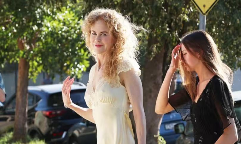 Николь Кидман возвращается к истокам с кудрявыми волосами во время визита домой в Австралию на первое Рождество после расставания.