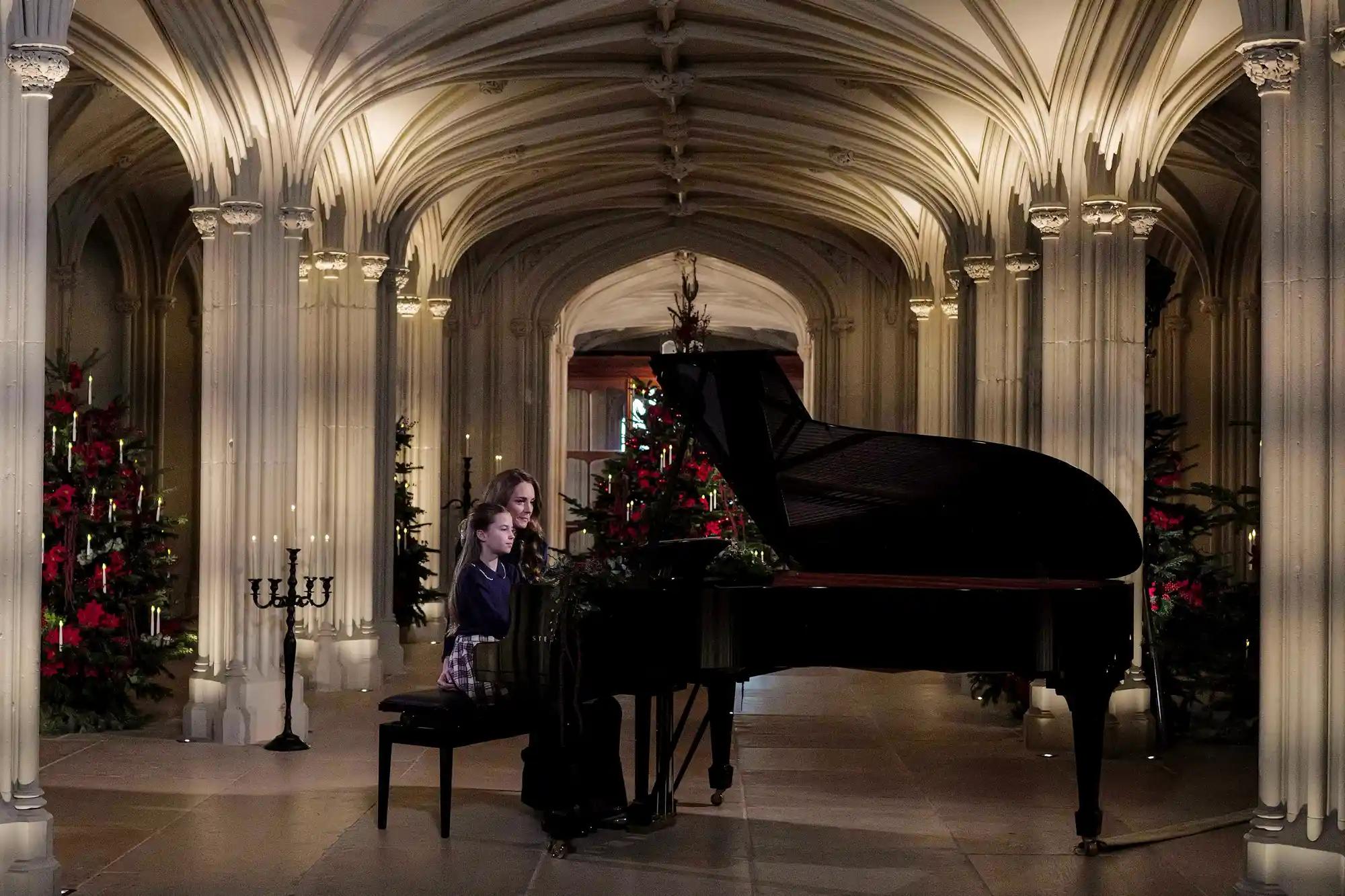 Принцесса Уэльская и принцесса Шарлотта исполняют произведение Эрланда Купера