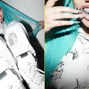 Двенадцатилетняя Норт Уэст с синими волосами демонстрирует зубные протезы