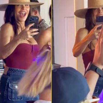 Лорен Санчес отрывается на диване в баре без бюстгальтера, а восхищенный Джефф Безос наблюдает за своей возлюбленной