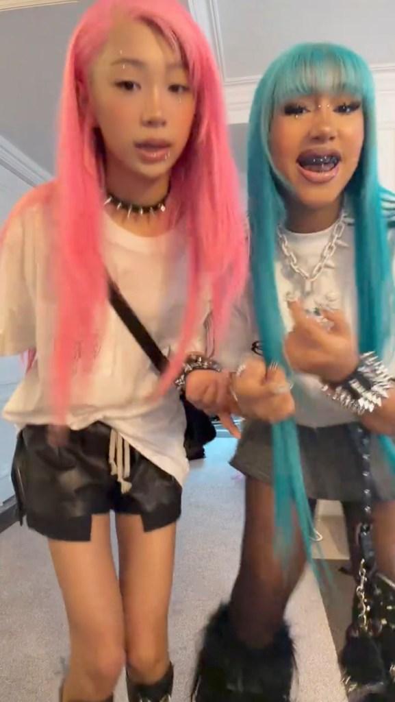 Норт и её подруга исполняли песни под фонограмму и танцевали в забавных видеороликах.