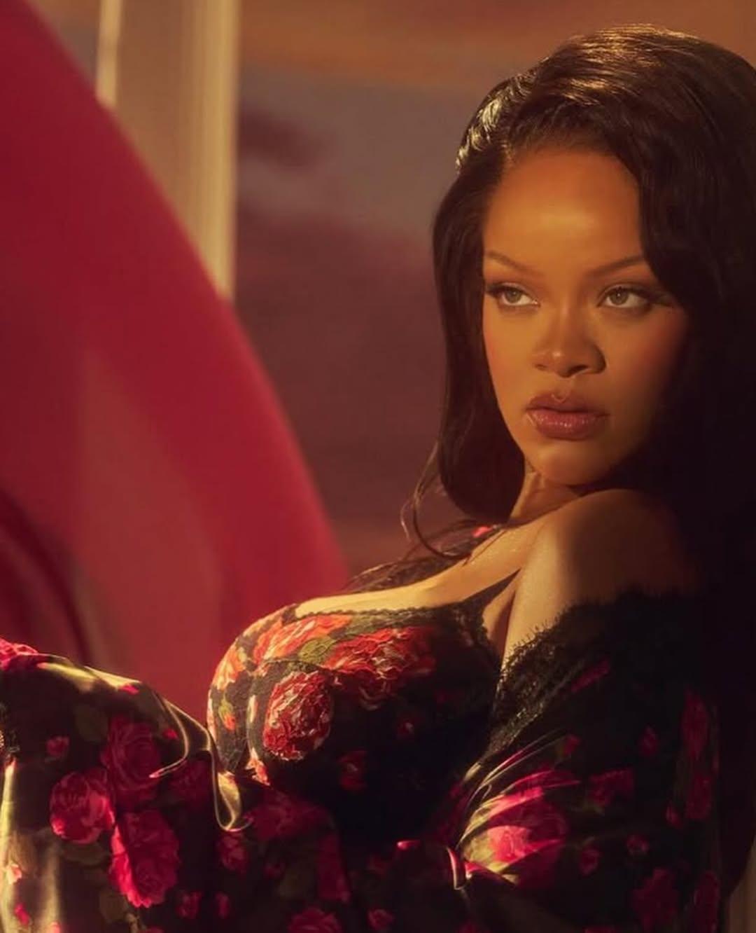 Рианна включила режим Афродиты Рианна включила режим Афродиты