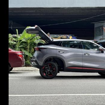 Китайский автомобиль во время движения потерял задний мост